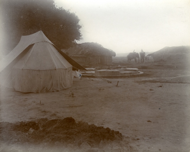 File:MKN tent at Ronagai.jpg