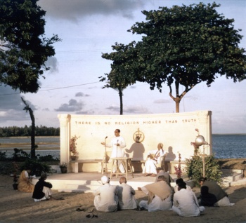 Rohit Mehta lecturing by Adyar River with N. Sri Ram